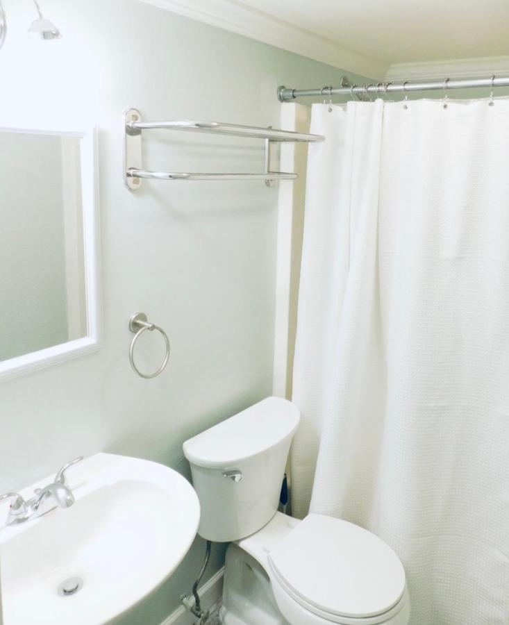 Budget Friendly Condo Perfect For A Romantic Getaway Within Walking Distance To The Beach! 海湾海岸 外观 照片