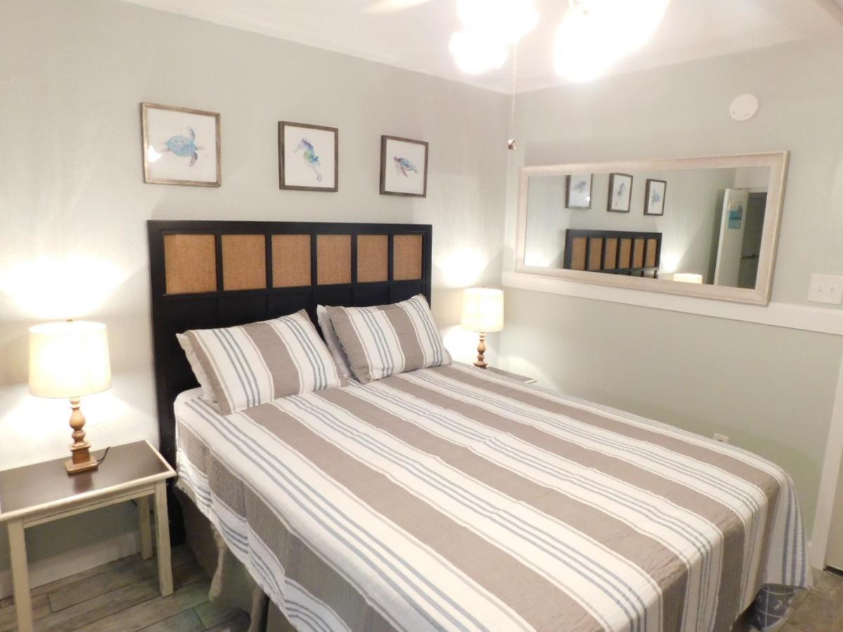 Budget Friendly Condo Perfect For A Romantic Getaway Within Walking Distance To The Beach! 海湾海岸 外观 照片