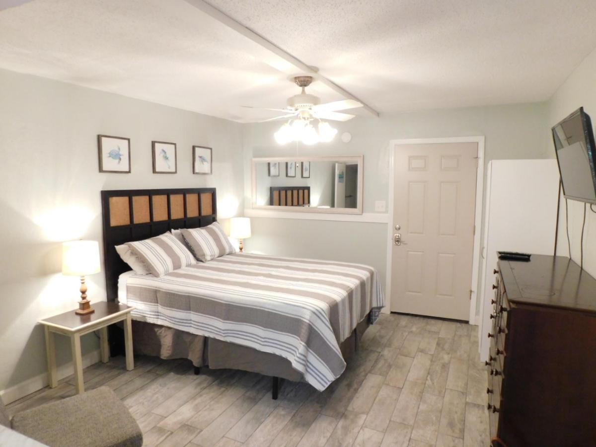 Budget Friendly Condo Perfect For A Romantic Getaway Within Walking Distance To The Beach! 海湾海岸 外观 照片