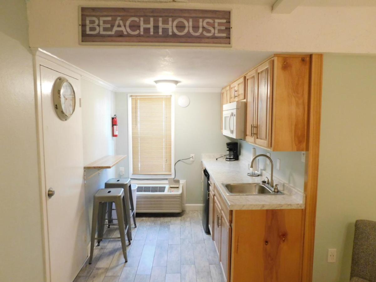 Budget Friendly Condo Perfect For A Romantic Getaway Within Walking Distance To The Beach! 海湾海岸 外观 照片