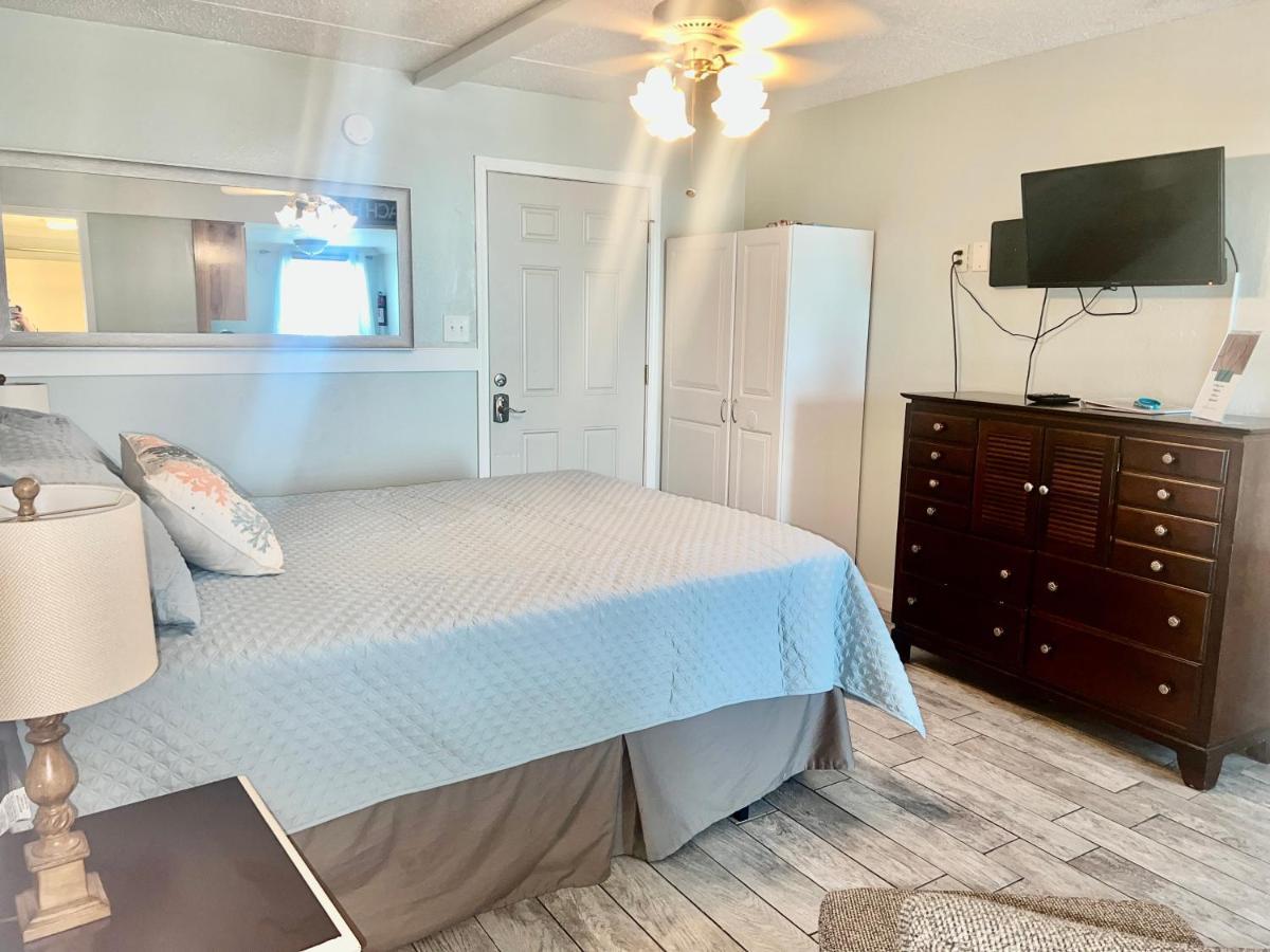 Budget Friendly Condo Perfect For A Romantic Getaway Within Walking Distance To The Beach! 海湾海岸 外观 照片