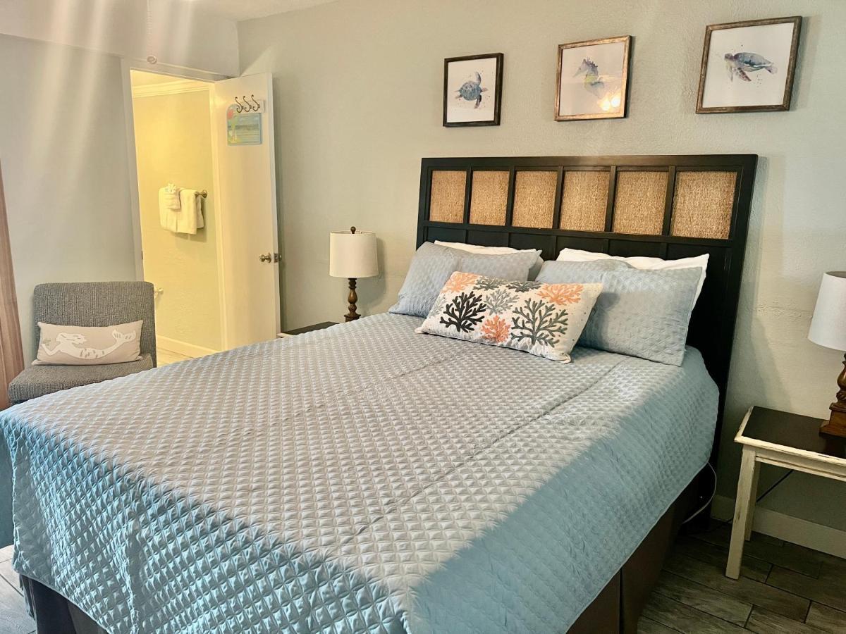 Budget Friendly Condo Perfect For A Romantic Getaway Within Walking Distance To The Beach! 海湾海岸 外观 照片