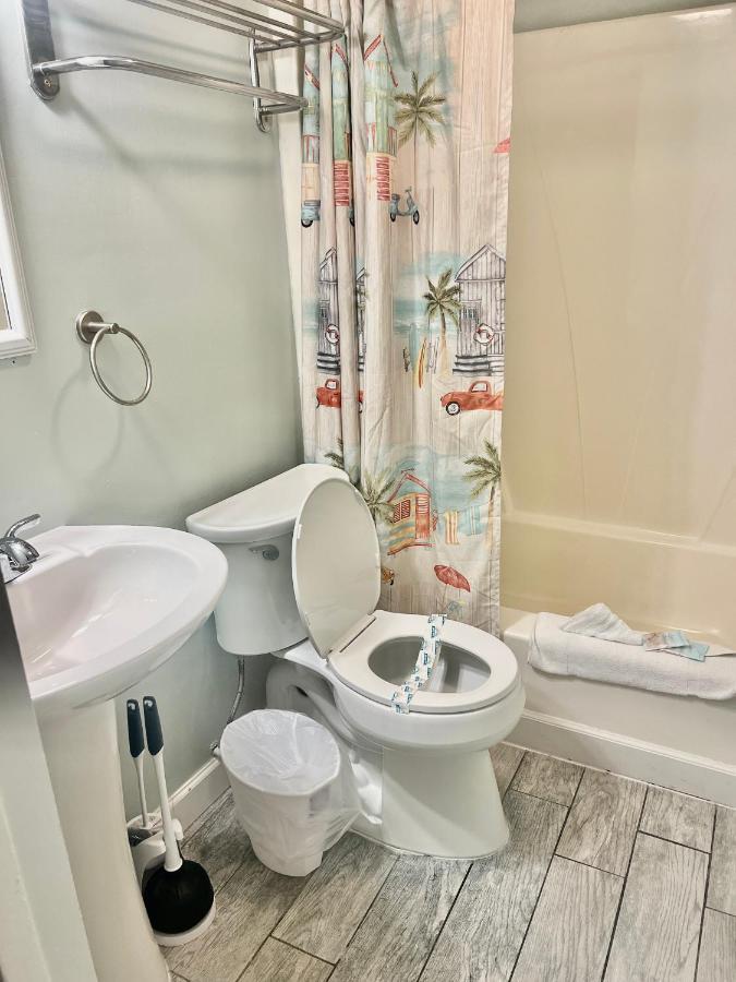 Budget Friendly Condo Perfect For A Romantic Getaway Within Walking Distance To The Beach! 海湾海岸 外观 照片