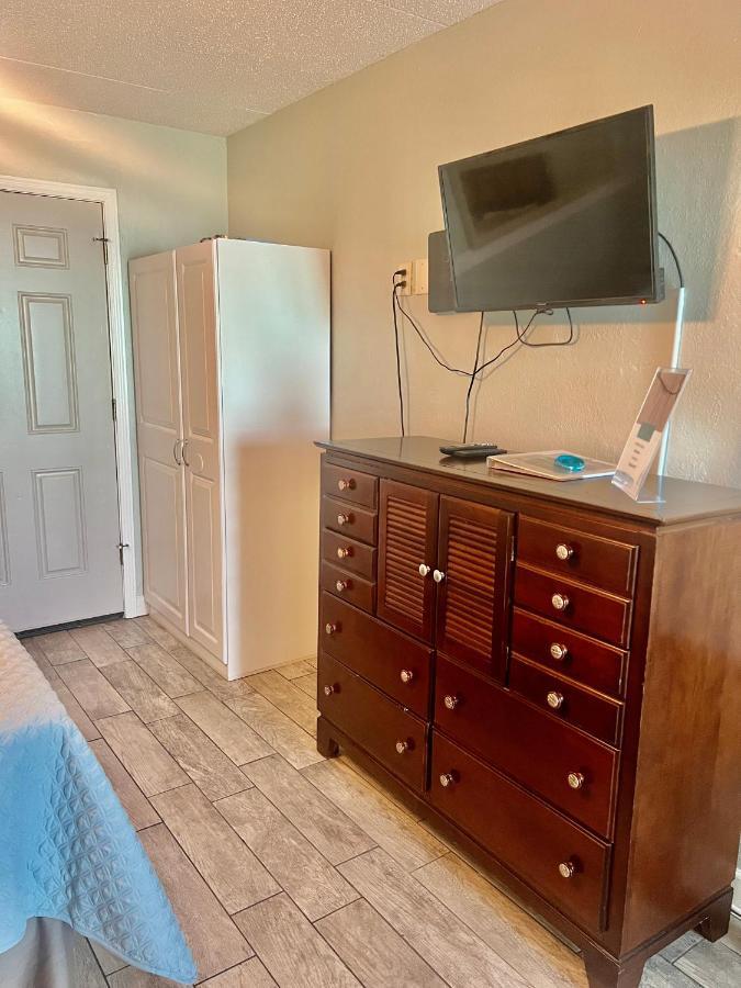 Budget Friendly Condo Perfect For A Romantic Getaway Within Walking Distance To The Beach! 海湾海岸 外观 照片
