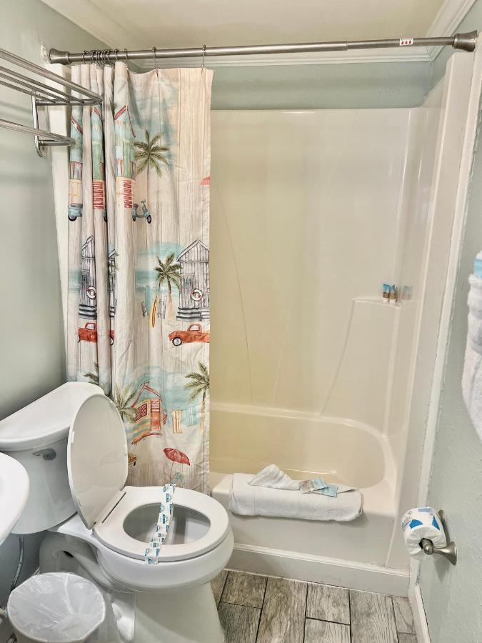 Budget Friendly Condo Perfect For A Romantic Getaway Within Walking Distance To The Beach! 海湾海岸 外观 照片